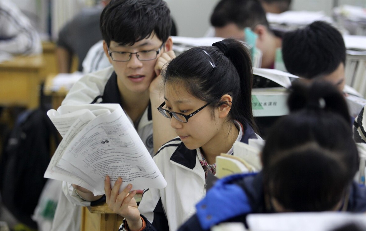 江苏35名学霸提前被清北录取，28人来自同一中学，为何如此优秀