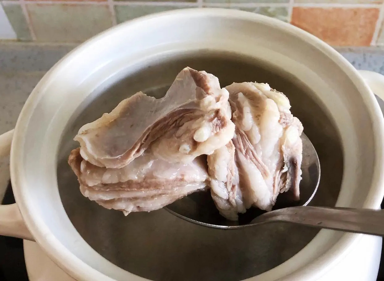 炖羊肉，别再放香料了，只放这2样，不膻不腥，冬天喝更滋补