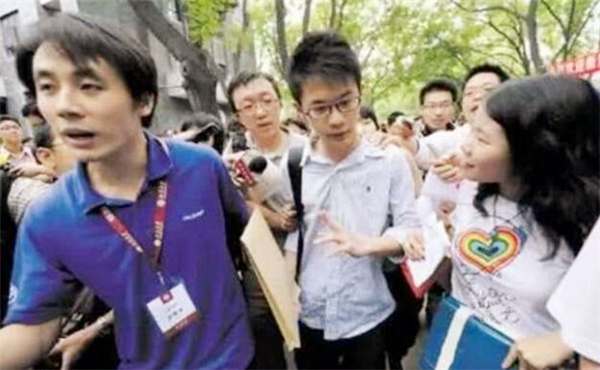 09年，那个裸分全市第一却被北大拒录的何川洋，第二年终于考上了