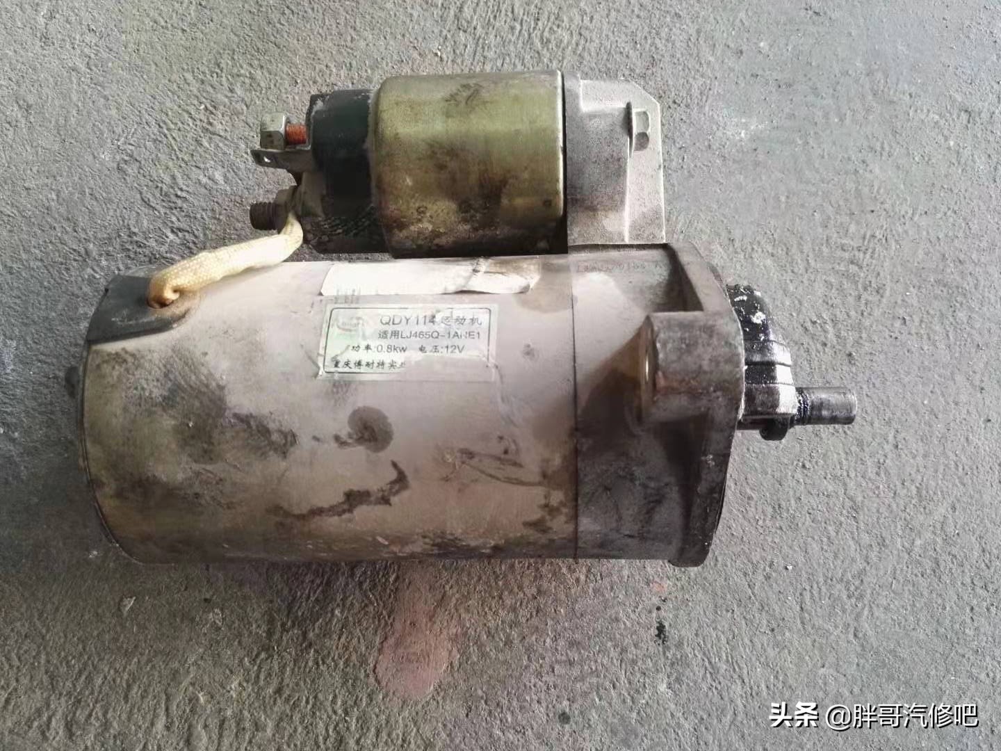 车主非正常启动车辆，然而一个小失误，变速箱被击了大窟窿