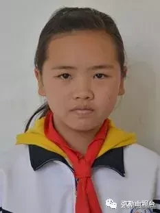 弥勒这几十名少年，真棒！有你母校的吗？