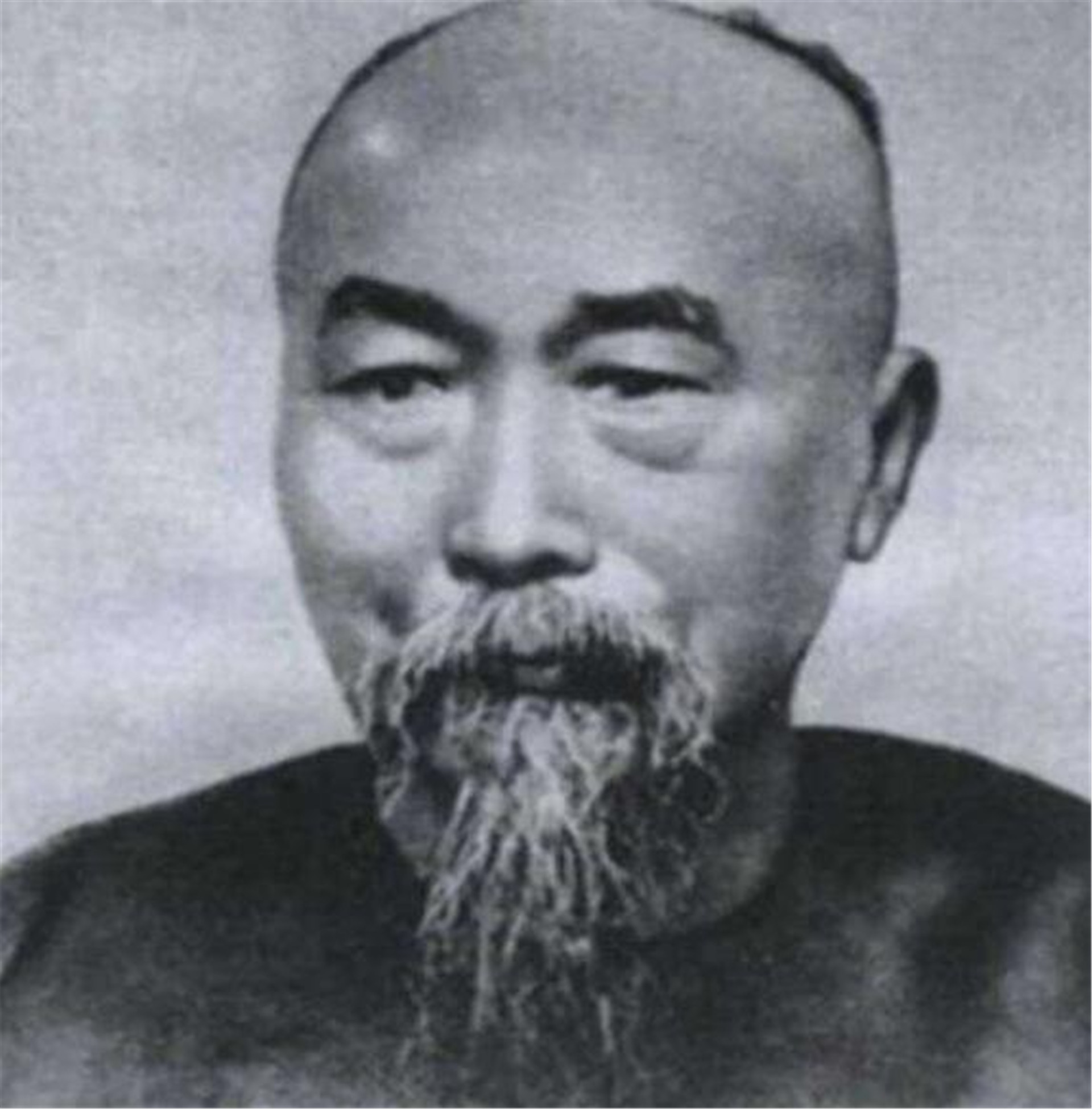 哥哥太穷妹妹太丑，两人干脆结婚，生下一子成家喻户晓的大人物