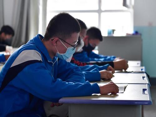 她用一张高度自律的“学霸”计划表，成功叩开北大的校门