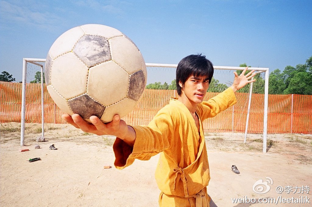 少林足球为什么内地禁播（《少林足球》辛酸故事：片名得罪少林寺，星爷拒绝改名遭内地禁映）
