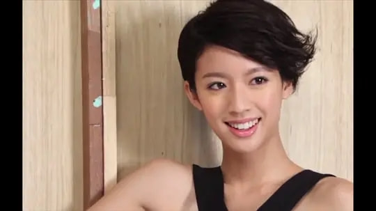 她被誉为“TVB发电机”，曾被开价200万一晚，入行7年传15段绯闻