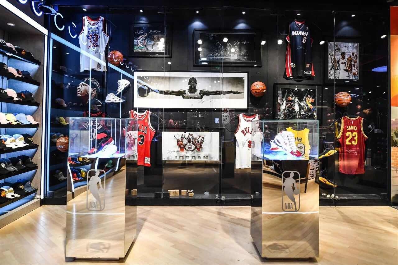 nba球衣实体店镇店之宝(雷·阿伦惊喜现身!