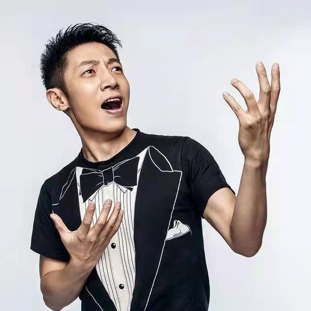 18岁保送北大，娶外国妻子生下龙凤胎，撒贝宁才是人生大赢家