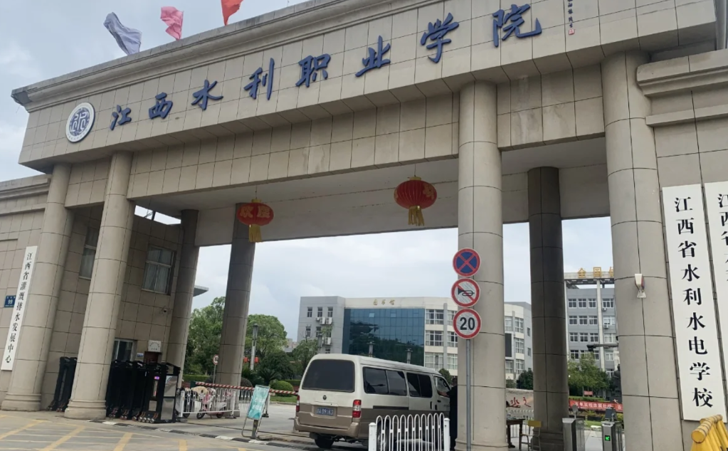 家长望子成龙走捷径，800名高中生被“退货”，普职分流再起波澜