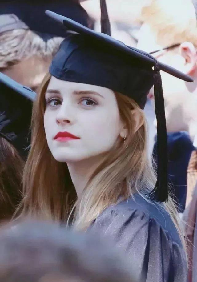 如果你想知道什么是快乐藤校的话，我现在就带你Brown