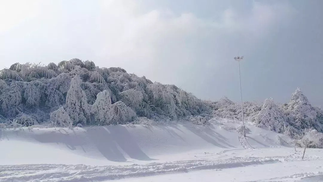 下下雨可以滑雪吗(大杭州终于要有自己的户外滑雪场啦~今年新开滑雪场地图上线)