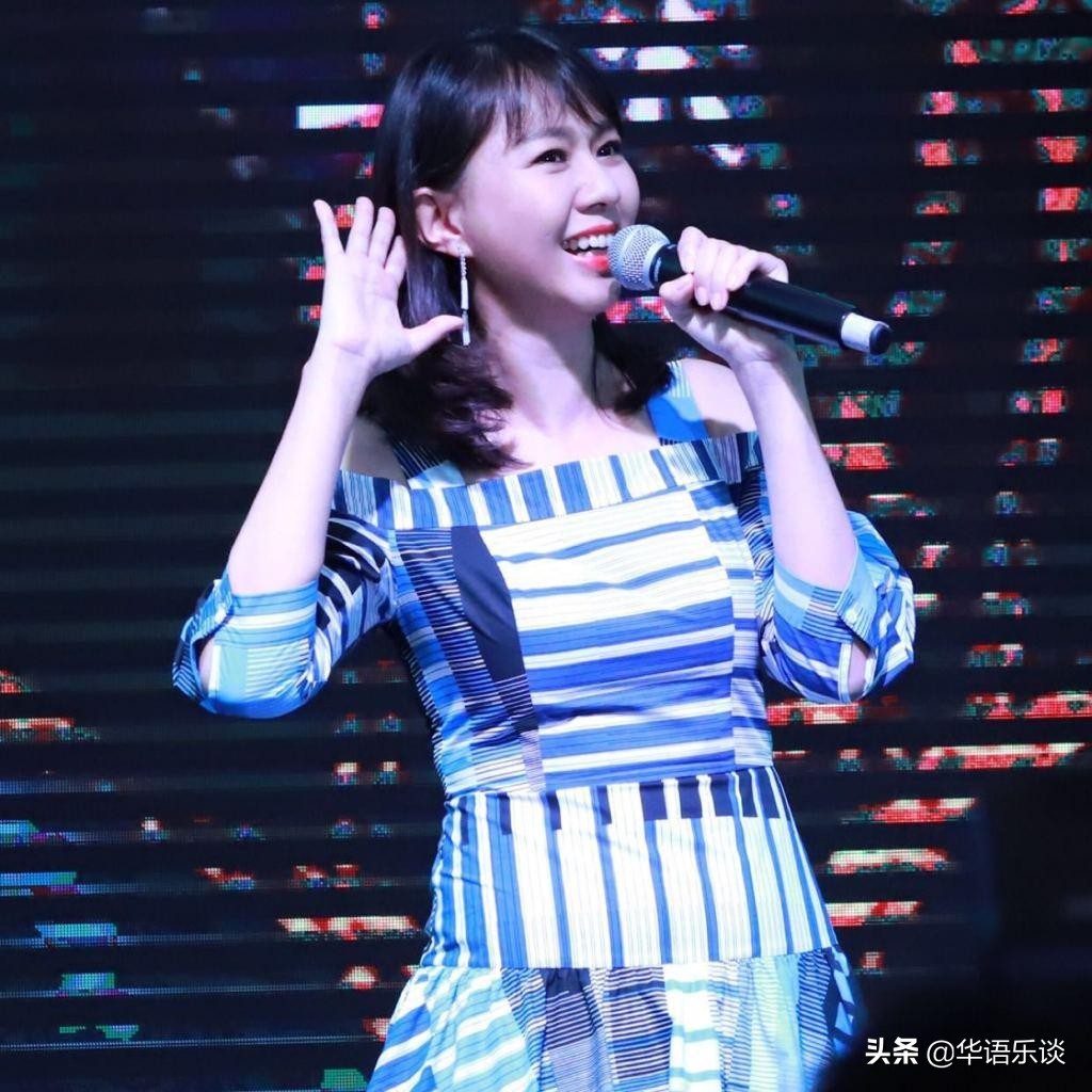 卓依婷晒近照令人感慨:听你的歌长大的歌迷都老了,你却还年轻