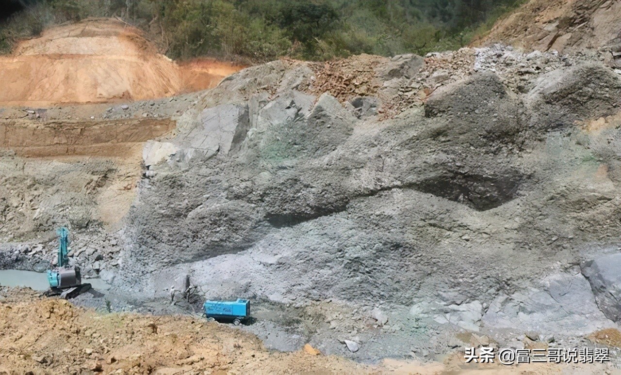 什么样的石头里面有翡翠(翡翠在缅甸遍地都是，矿区里面的翡翠原石随便捡？这是真的吗？)