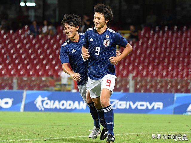 日本巴西世界杯4(世大运日本男足4-1巴西！历史第7次夺取金牌！美洲杯国脚决赛戴帽)