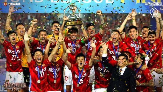 为什么广州恒大能在亚冠赢球夺冠，而以它为班底的国足却总输球？