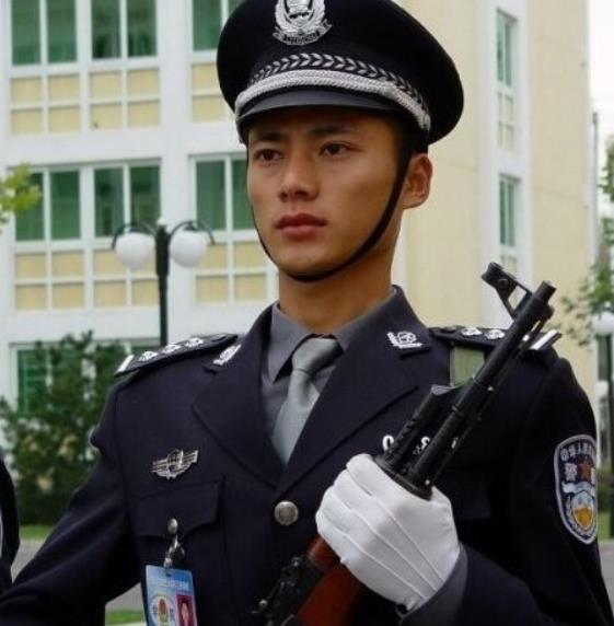 2021当兵有新政策，专科生参军后将免试读本科，学生需要把握机会