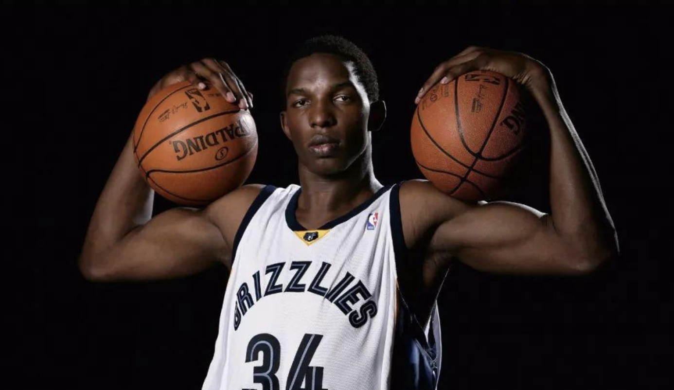 哈希姆-塔比特(哈希姆-塔比特,力压哈登出道的非洲大山,仍在追逐总