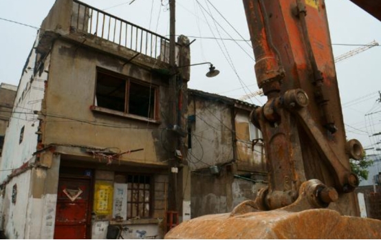 河南悲剧钉子户：拦路多年索赔5套房，最终结局让人过瘾