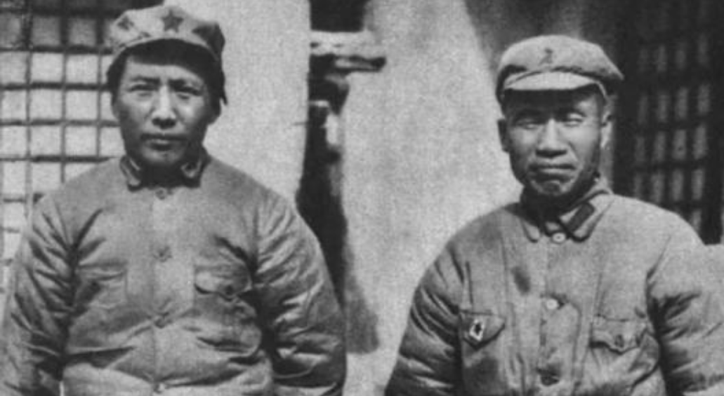 建国初期，毛主席得知竟有官员建二层别墅，怒吼道：拉出去枪毙了