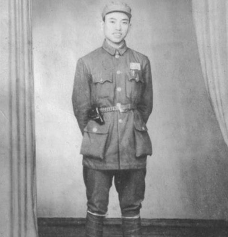 1966年叛徒杀人逃台湾，我军4架战机同时起飞，台海上空歼敌