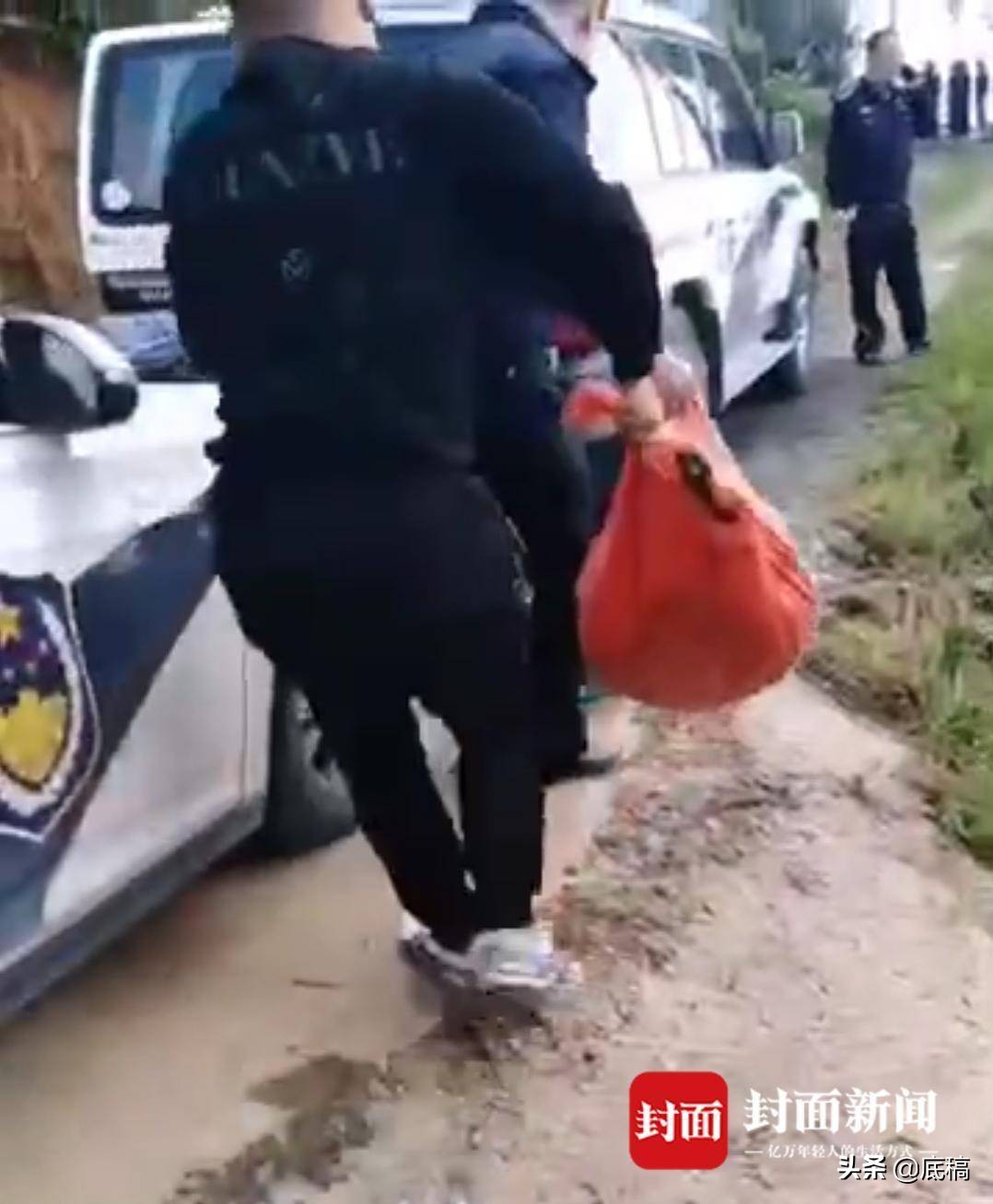 重庆奉节一小学生上学途中被三条恶犬咬死，孩子父亲：要给死去的孩子一个说法