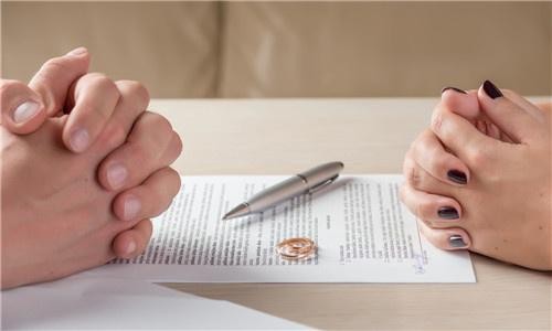 蓝翔校长将原配送进监狱，3个亲生女儿也不放过，结果被反杀