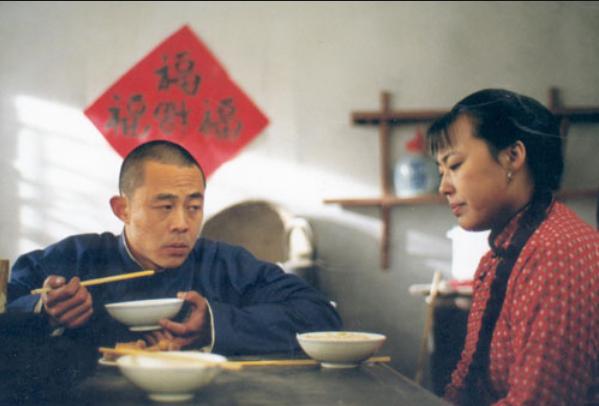 原形毕露？弃养子恋鲜肉，演《安家》被求出山，50岁被曝诈骗千万