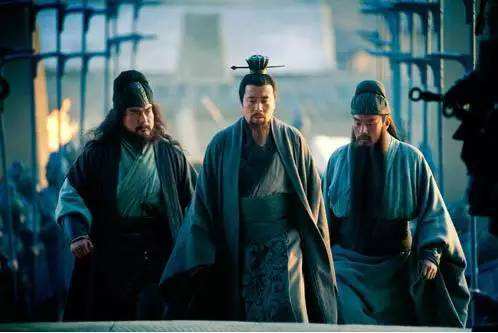 刘备三请诸葛亮出山,诸葛亮以死回报,其中2条精神值得我们学习