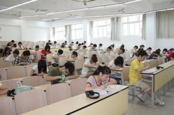 英语四六级考试喜提热搜，翻译题茶里茶气看哭考生，相约再战12月