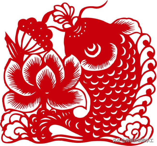 在春节贴的剪纸窗花中,鱼的图案是少不了的.