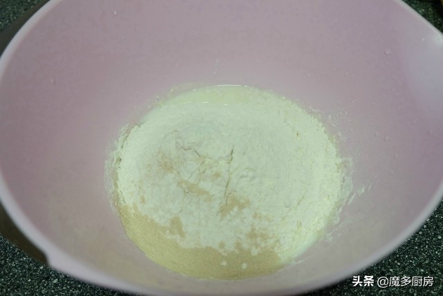 披萨别再去買了，手把手教你在家做，用料十足，比外面卖的更好吃
