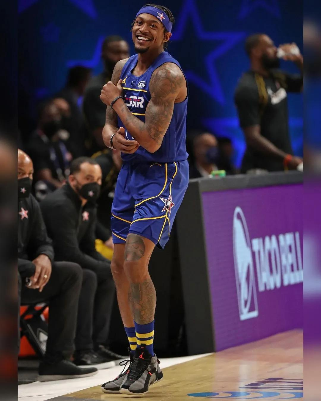 有哪些nba球星穿aj35(NBA球员上脚：AJ35彩虹套装太帅了，保罗的球鞋很有意义)