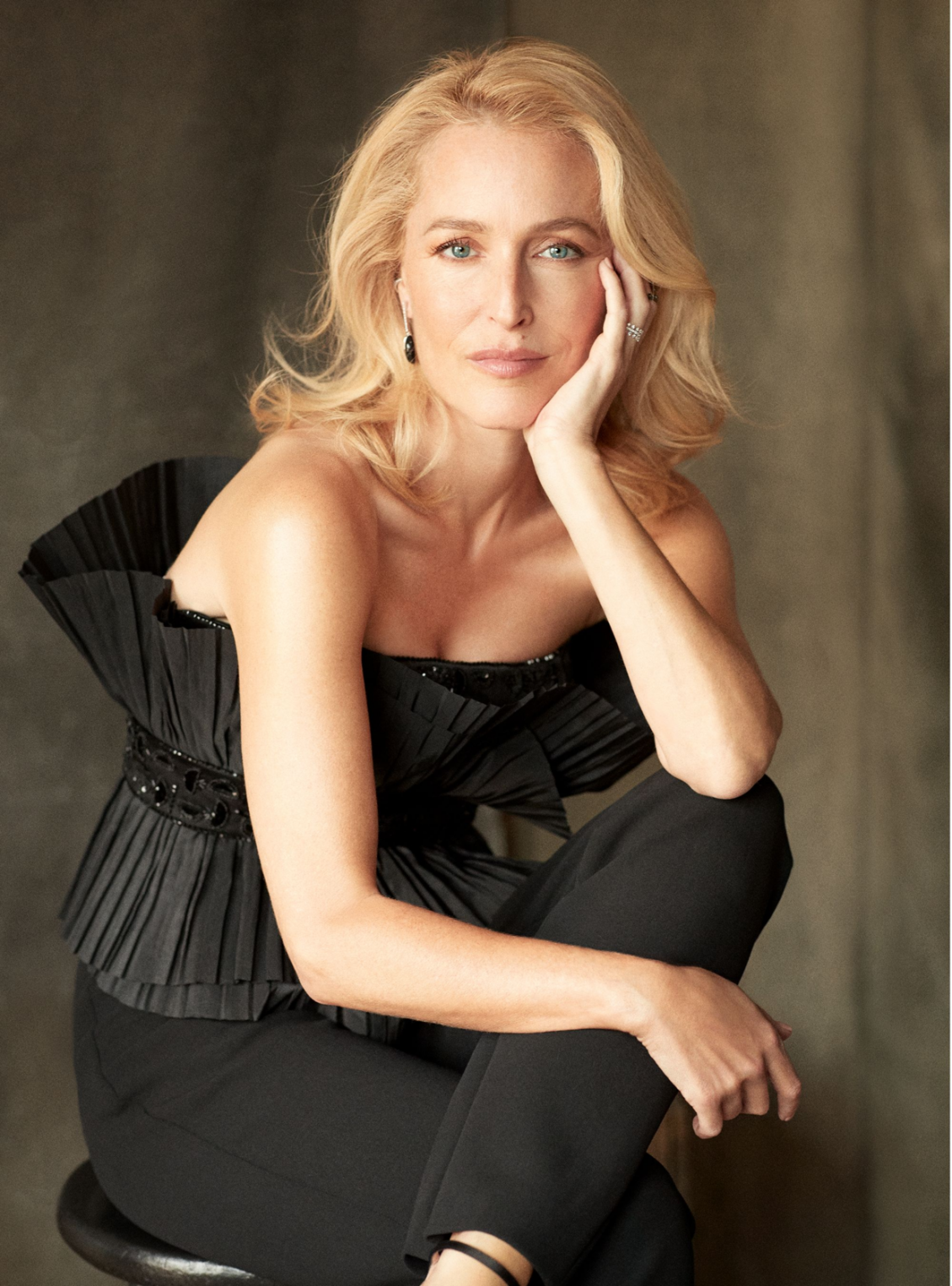 好莱坞“性教育”女星想穿胸罩？ “谁爱穿，我不做！”