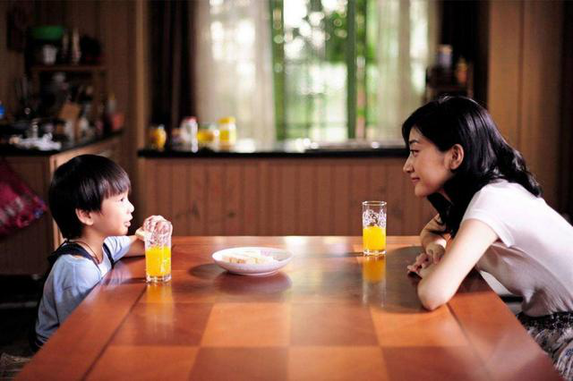 大三女生宿舍内“产子”，舍友淡定围观全程：不是第一胎了