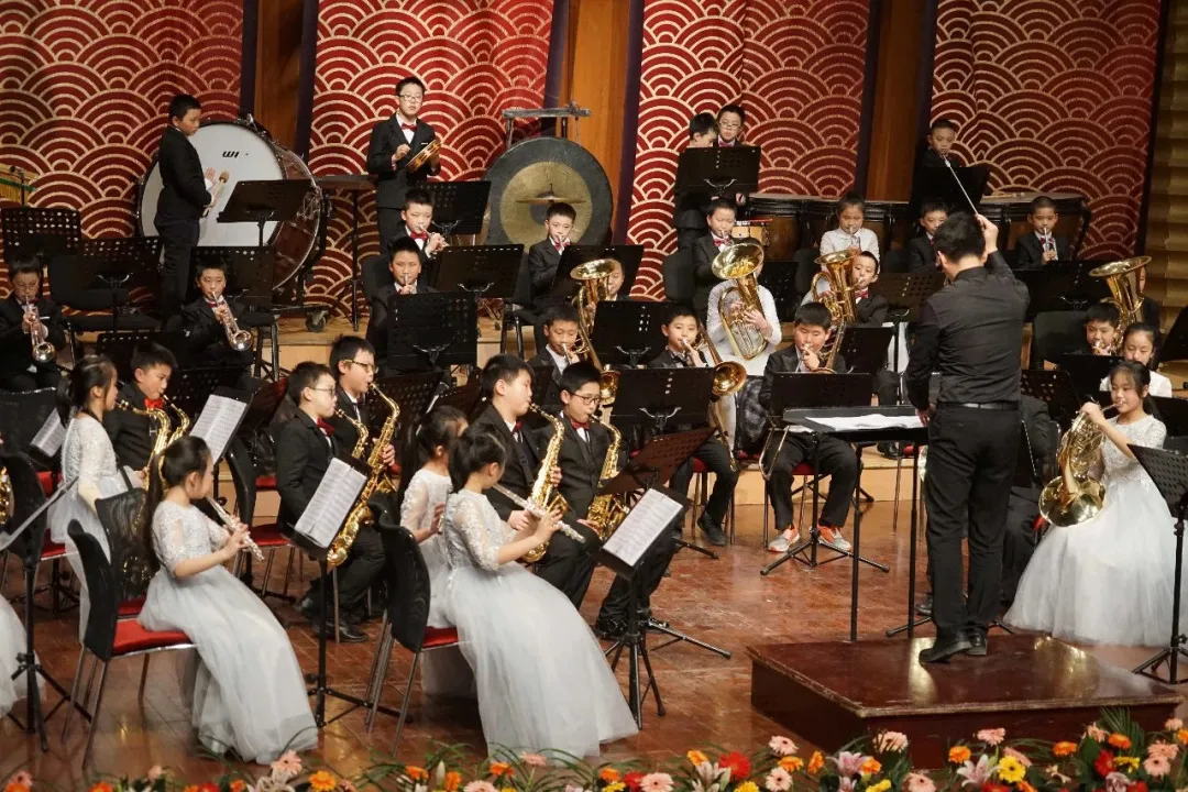 在成都，哪些公立小学有管乐团、且搞得比较好？