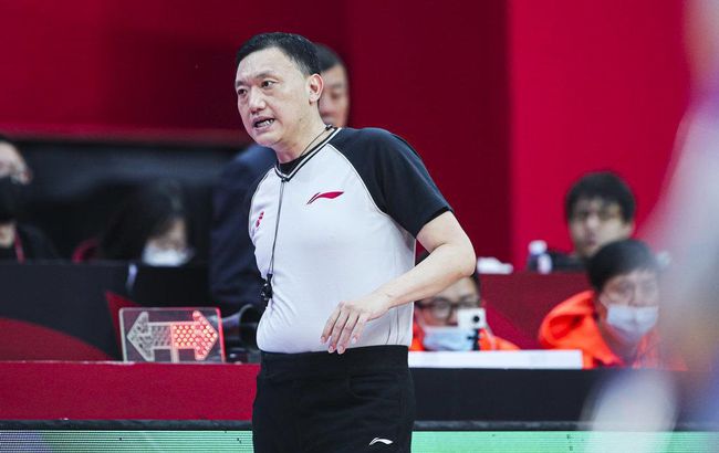 篮球裁判暂停哨怎么吹(cba名哨叶楠无缘新赛季,或与体能测试作弊有关