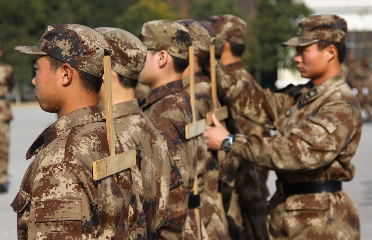 直招士官如何？要不要报名？对比义务兵区别在哪？给大家分析分析