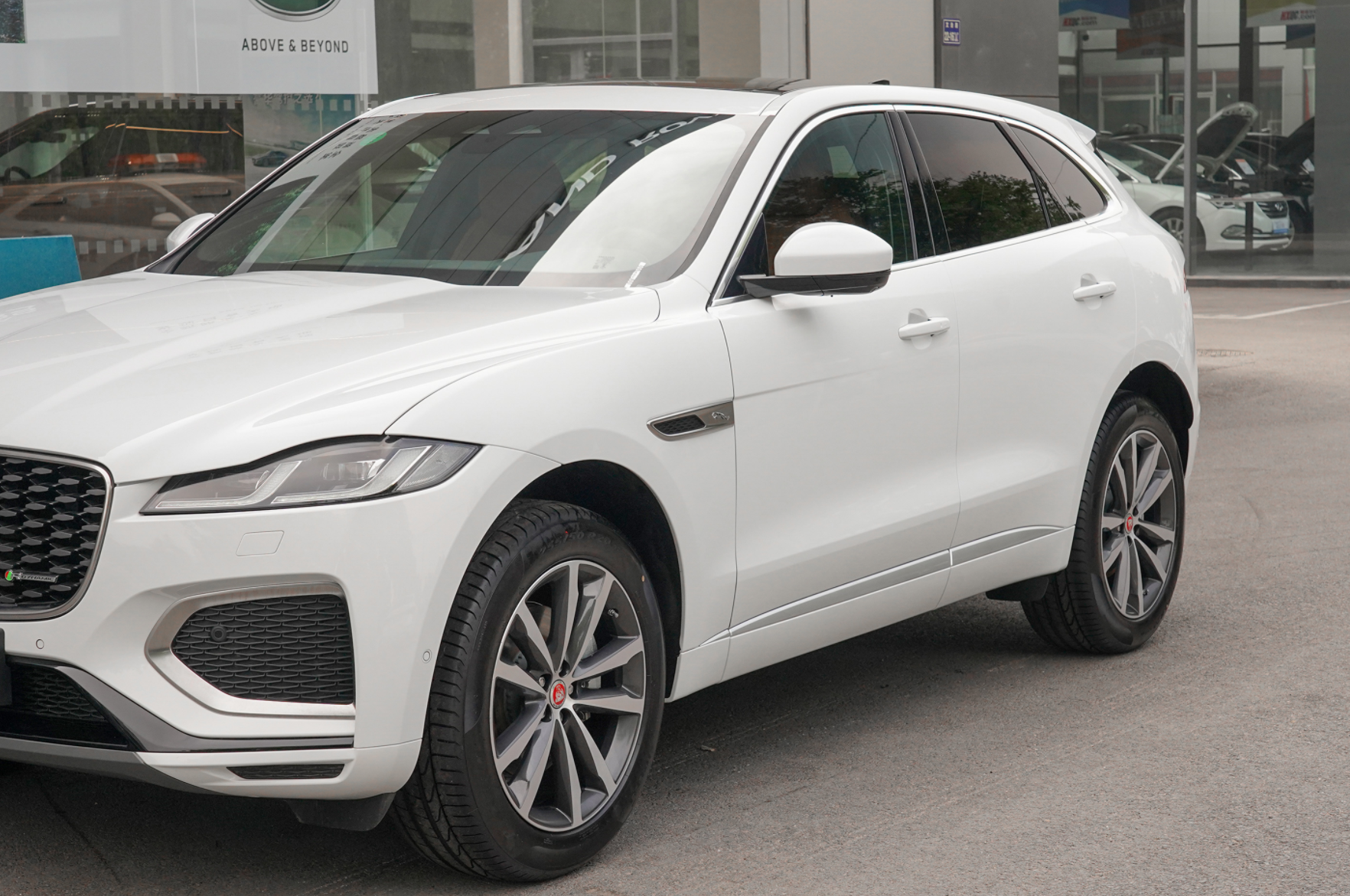 捷豹f-pace降15万"以价换量",车宽超2米配进口6缸 四驱