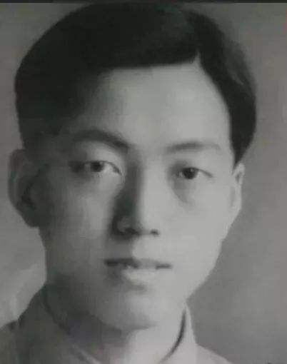 同时被七所大学录取，高考全省第一的姚桐斌，曾被父亲强迫摆地摊