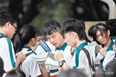 21年广东各市名校培优情况，深圳中学排第一，有两个市大出风头