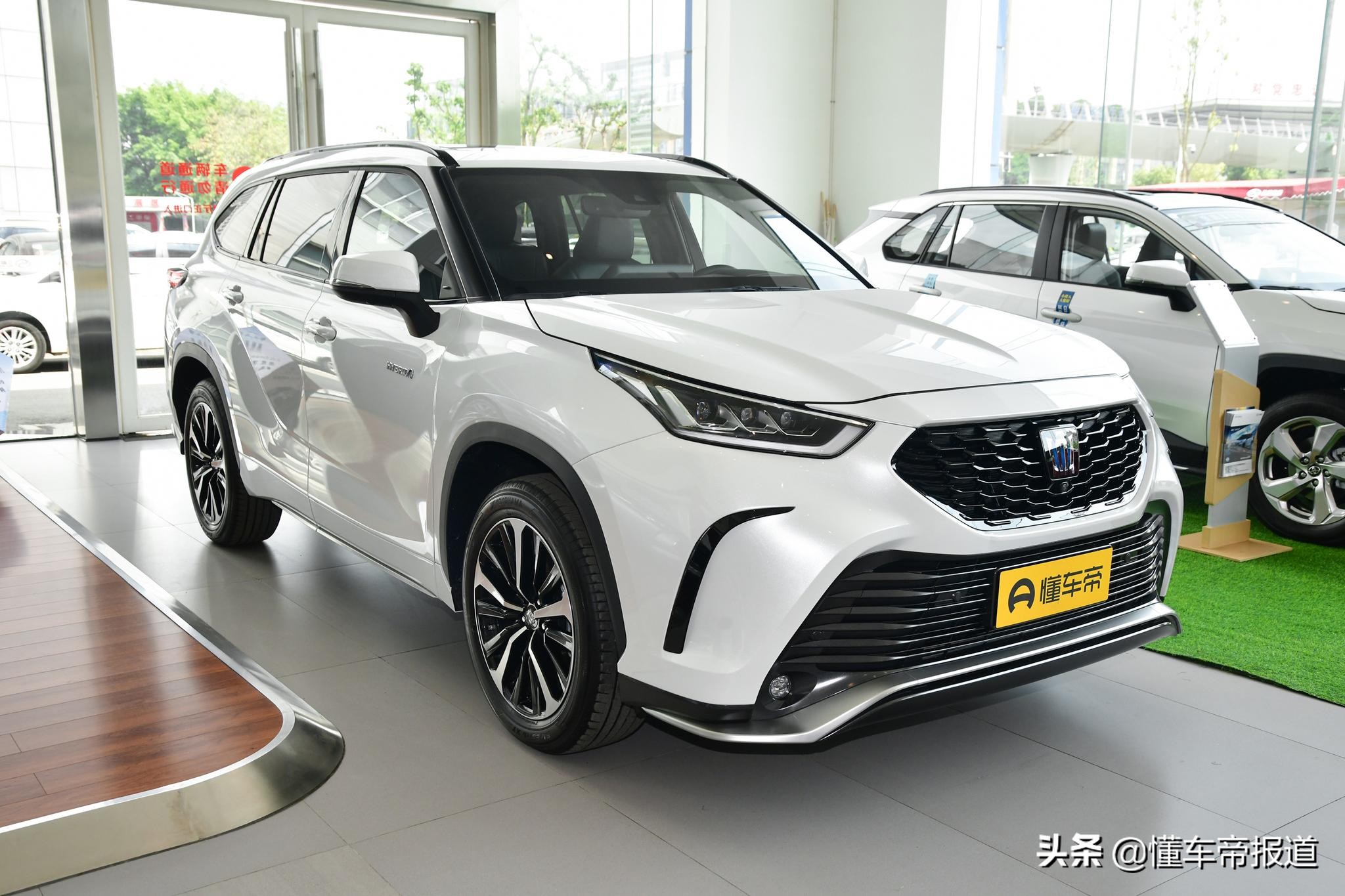 新车 | 四驱+溜背设计，丰田一代皇冠效果图，比奥迪A6拉风？