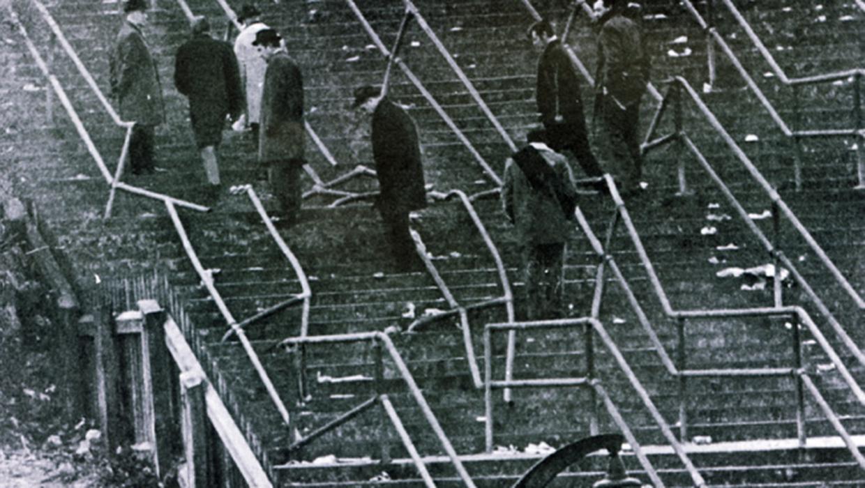 欧洲冠军杯决赛（39人被活活挤死！一场欧洲冠军杯争夺战，如何酿成一场惊天惨剧？）