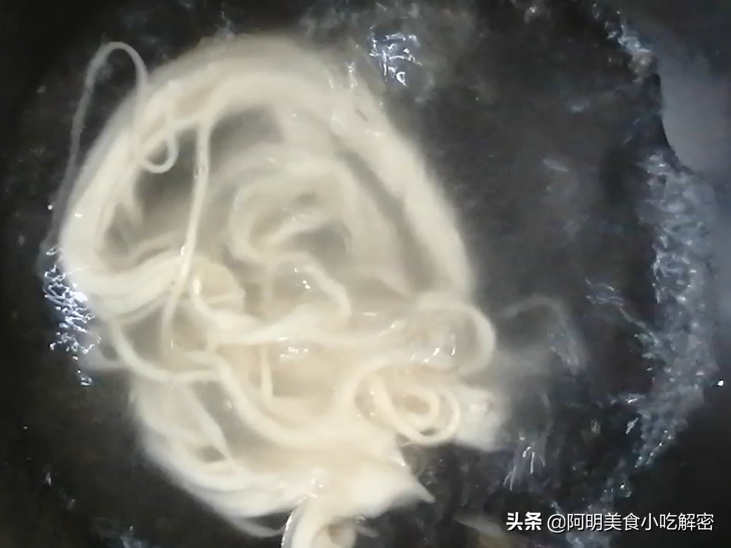 手工拉面的做法和配方（家常拉面的做法好吃又劲道）