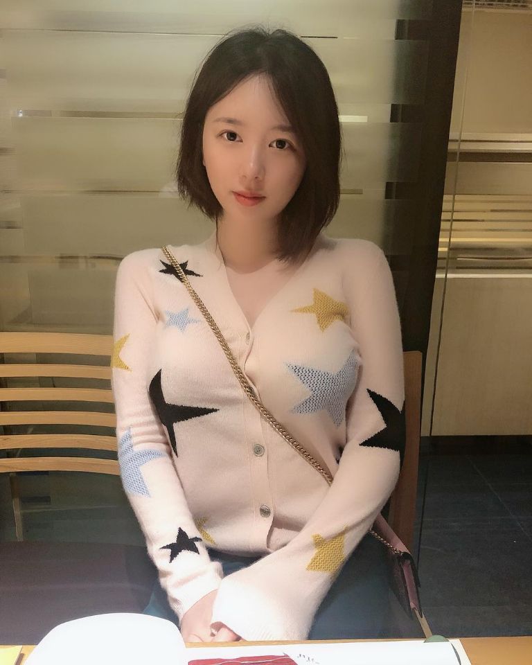 百变的韩国知名的模特兼直播主kimbitnara818195