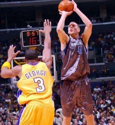 为什么nba球衣颜色变了（NBA史上最丑的10件球衣：勇士球衣像睡衣，公牛红蓝配色无力吐槽）