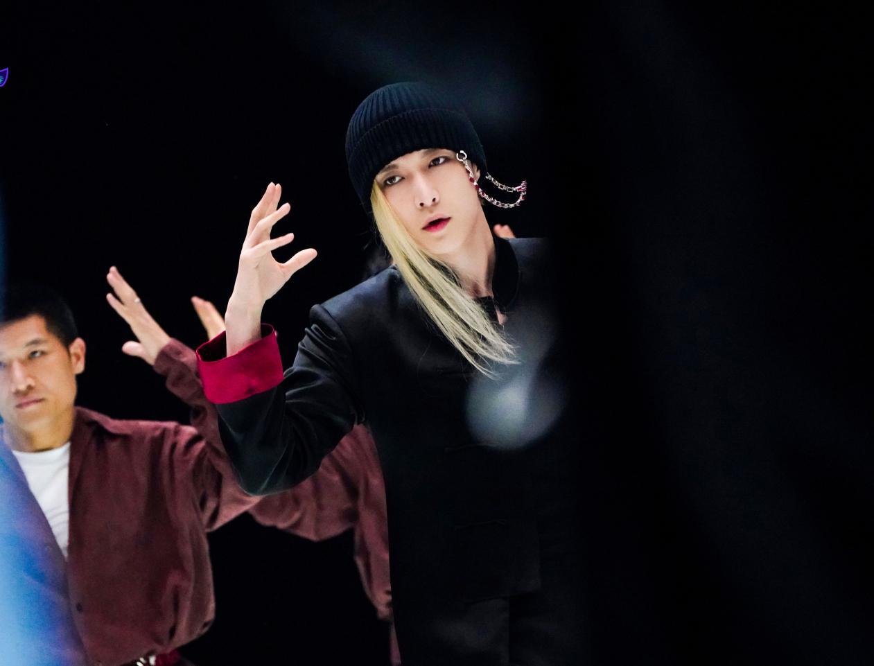 张艺兴同款发型需要多长(张艺兴成了发型试验田?