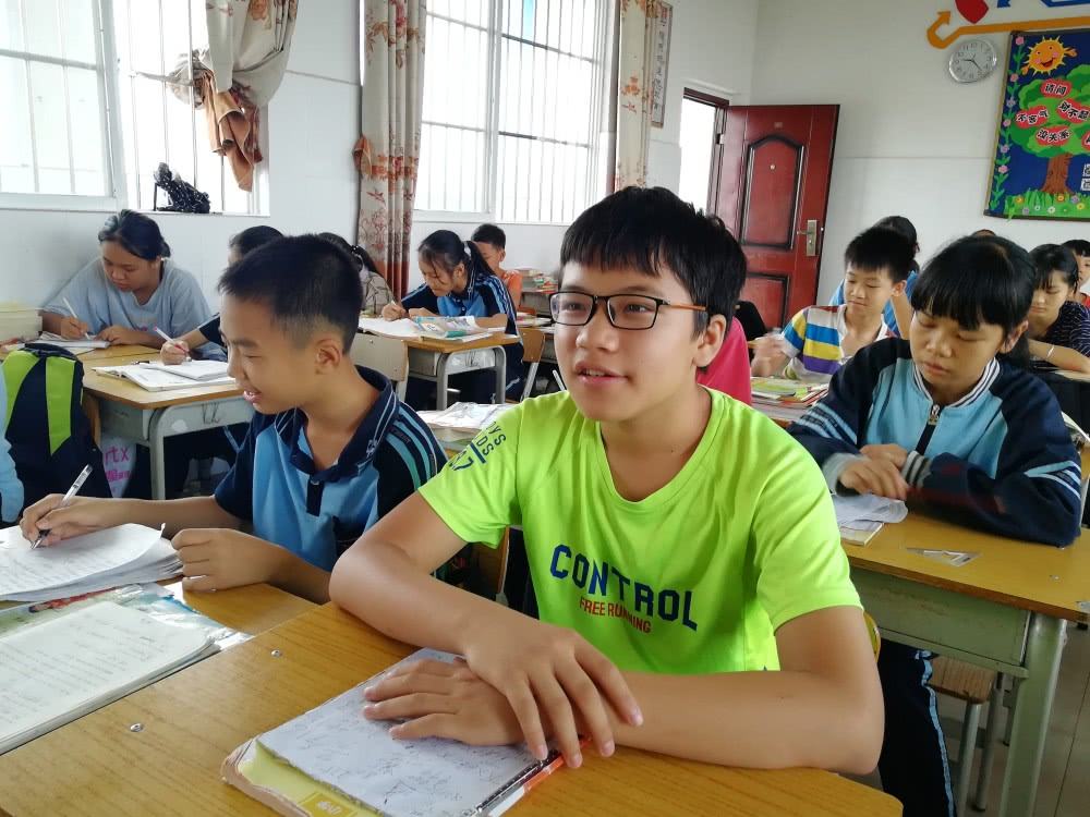 学校无视双减强行分班,惨遭家长万字举报,网友评论区留言亮了