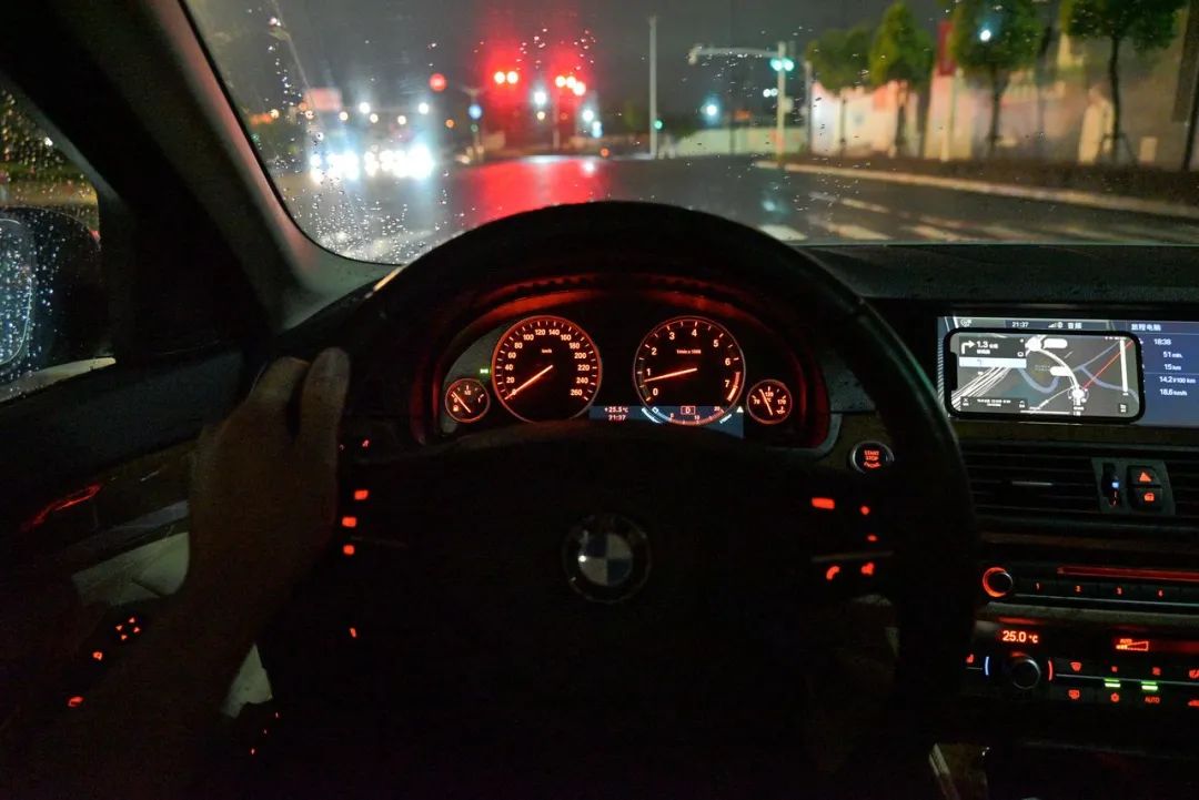 6缸自吸经典5系，年均一万低里程——宝马 528Li