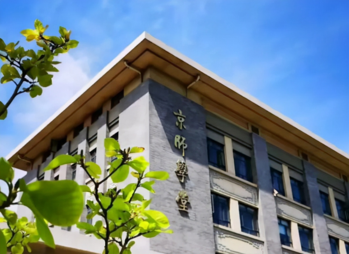 一985寝室男女混住，女大学生洗澡后尴尬，不准男生坐电梯惹争议