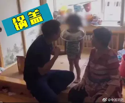 “我家孩子卡洗衣机里了！”孩子哇哇哭，消防员这个“护头杀”暖化