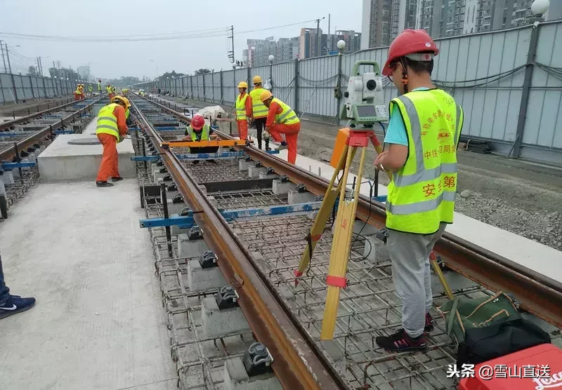 我国西南地区首条有轨电车—成都有轨电车蓉2号线首开段开通运营